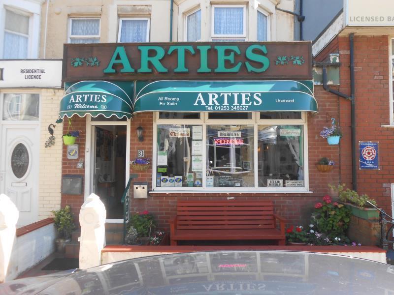 Arties Hotel 블랙풀 외부 사진